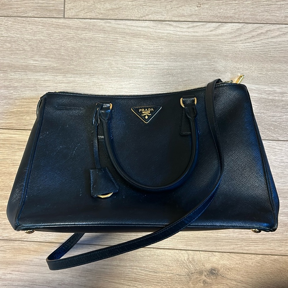 Authentic Prada Saffiano Bag Med. in excellent condition